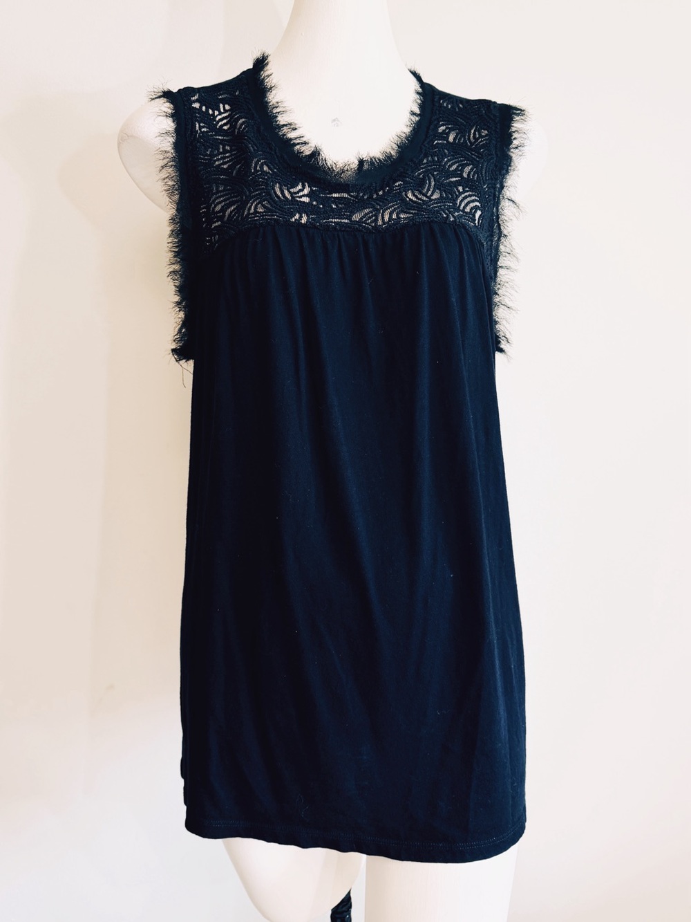 Gap Black Eyelash Lace Sleeveless Tank Top Blouse Women’s Large EUC